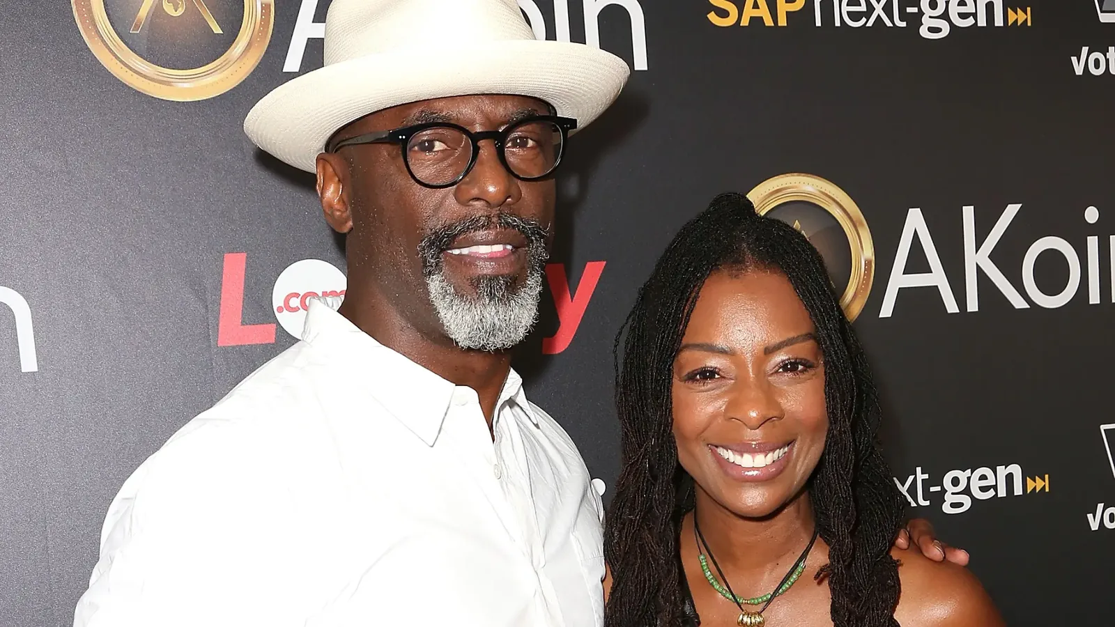 Isaiah Washington fala sobre perda da esposa e alerta para dores de cabeça