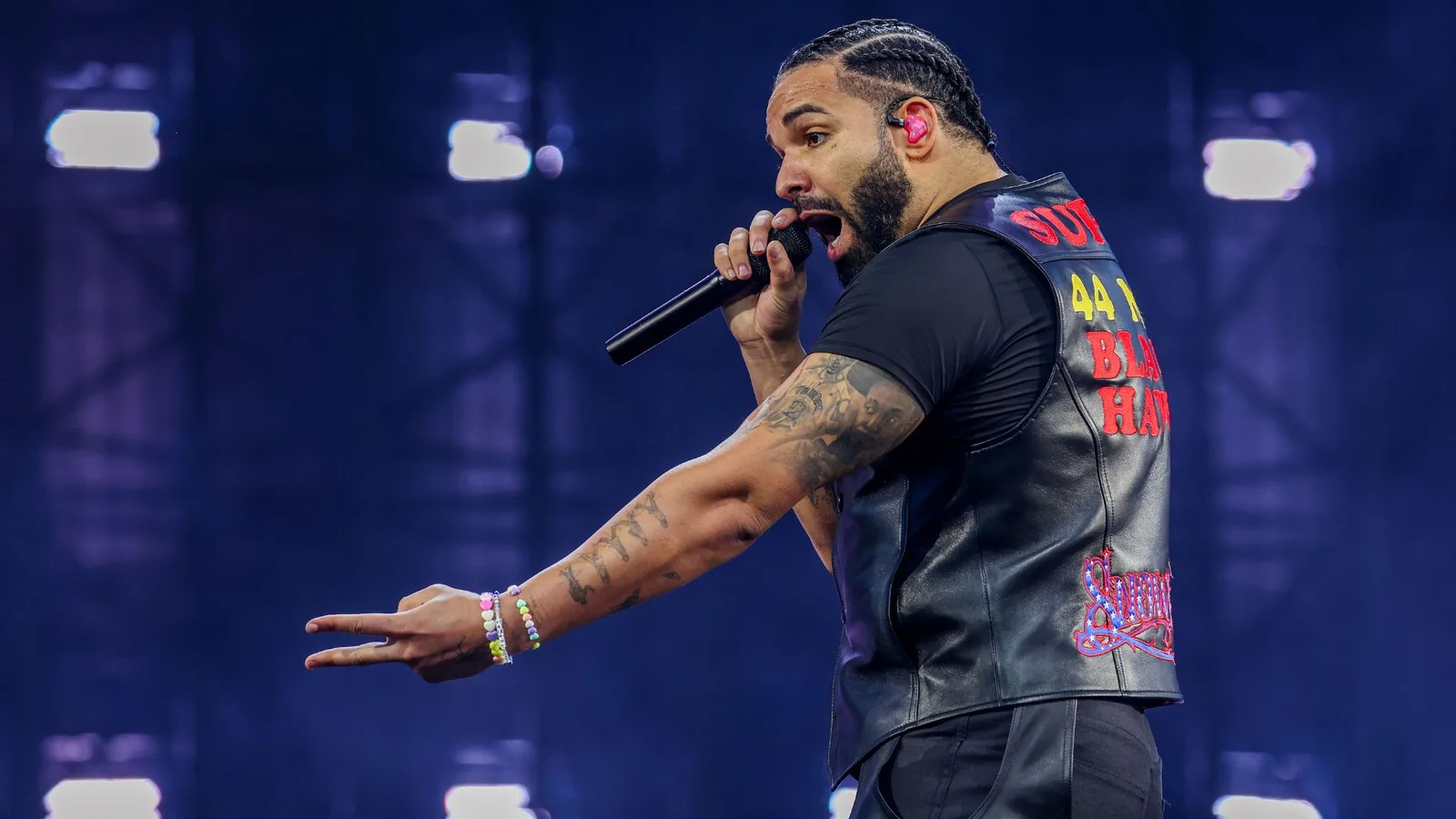 Drake transforma FOMO em vitrine para novas músicas e referências da carreira