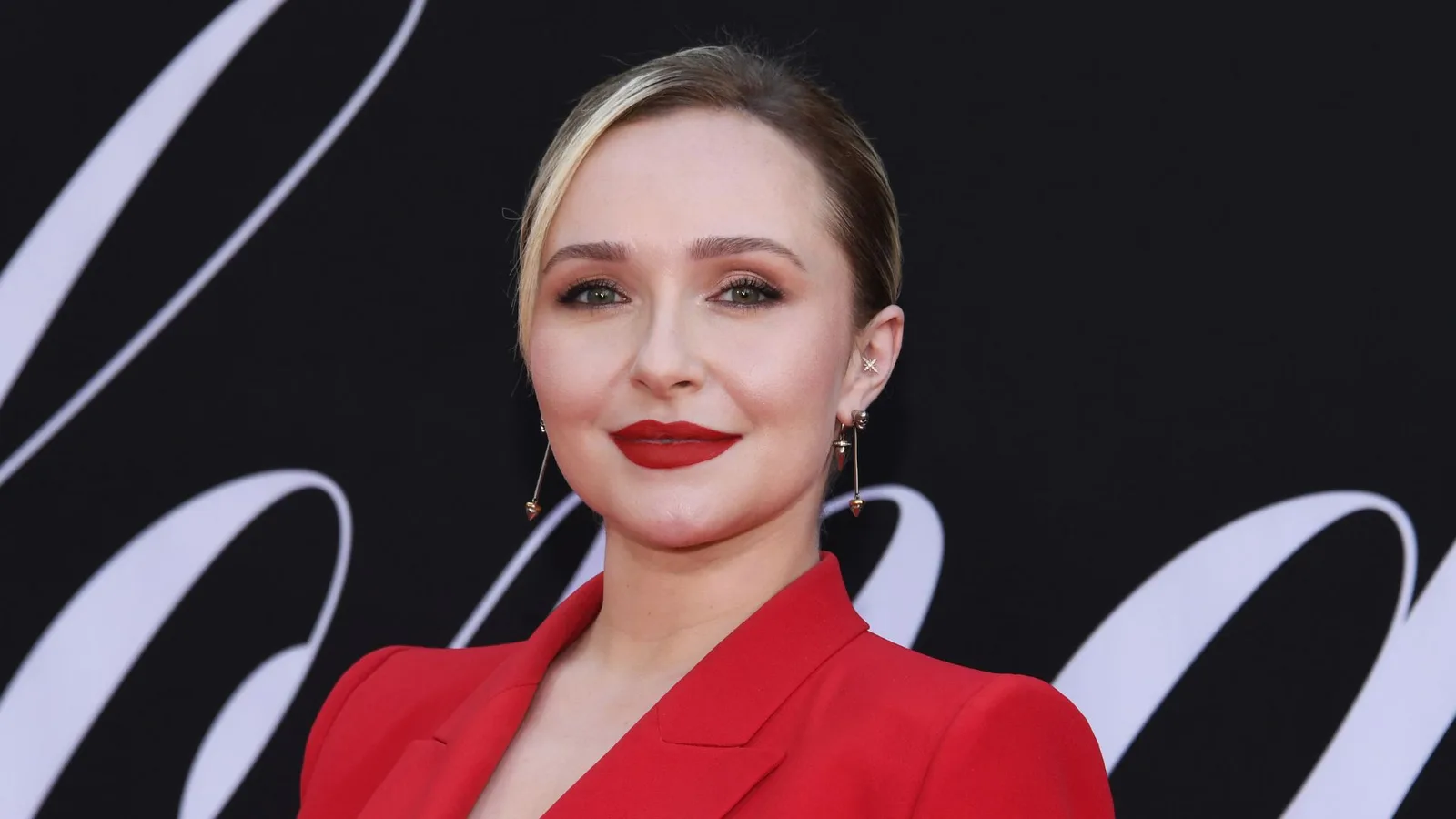 Filha de Hayden Panettiere participa de audiência sobre joias do espólio