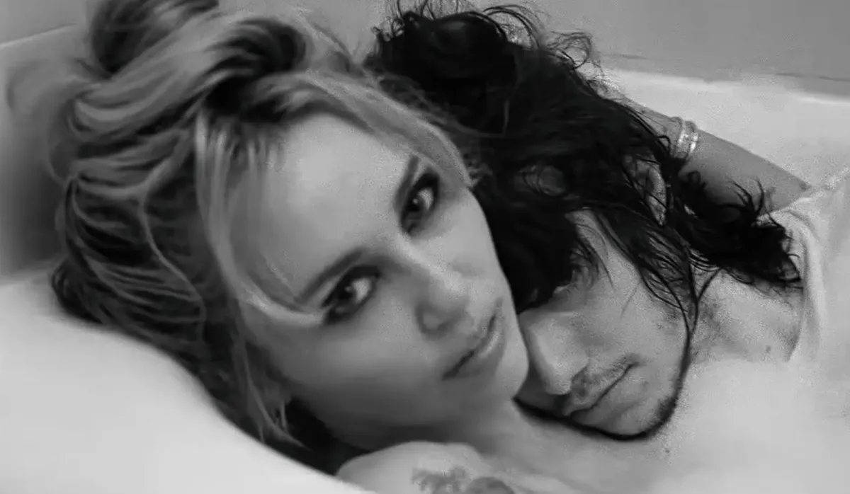 Novo álbum de Miley recebe comparações com Madonna, Taylor, Britney e Gaga