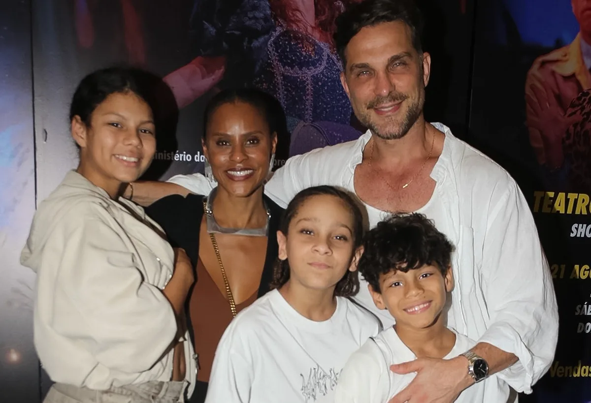 Família de Aline Wirley e Igor Rickli assiste a musical no Rio