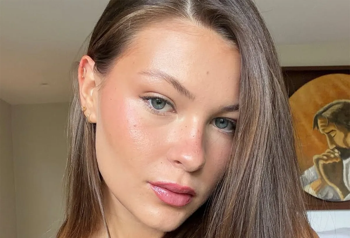 Nikki Meneghel adota cabelo loiro e é comparada a Xuxa e Sasha