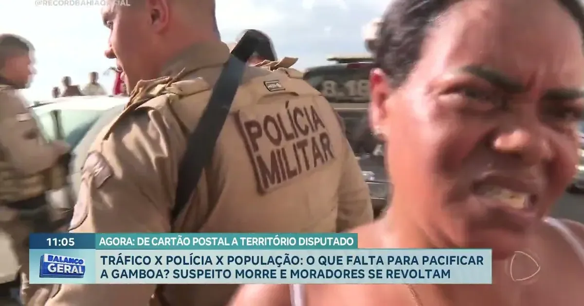 Polícia realiza perícia após confronto na Gamboa de Baixo, em Salvador