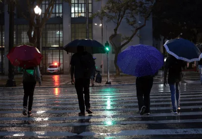 Chuva, granizo e ventos fortes colocam regiões de SP em alerta