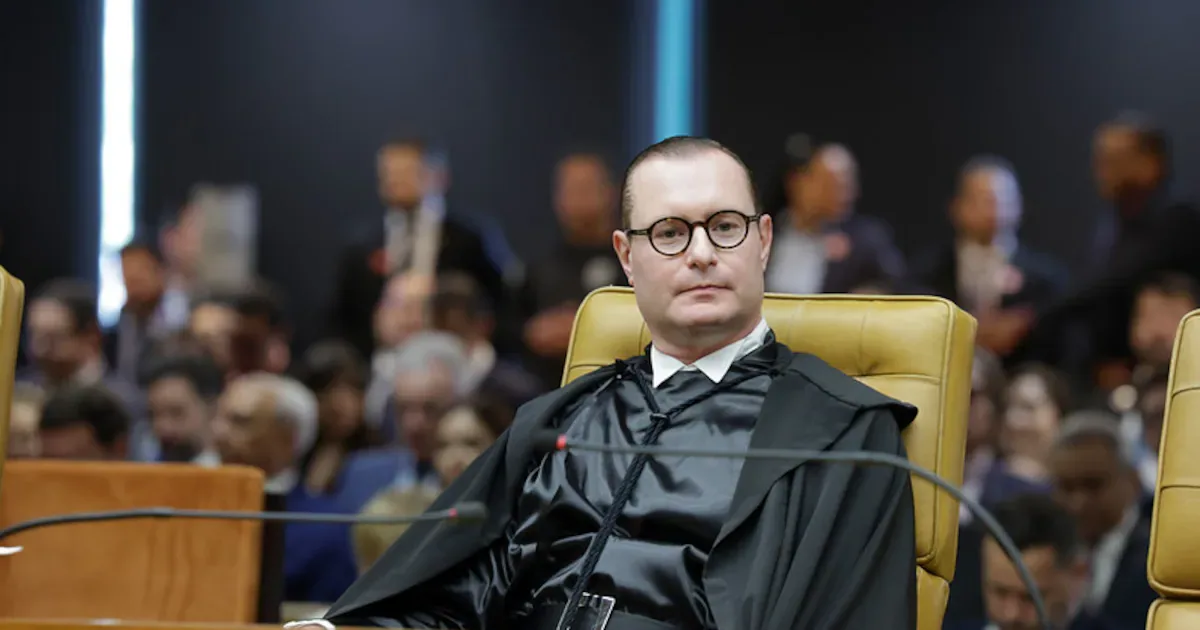 Dados do celular de Vorcaro são entregues a Cristiano Zanin