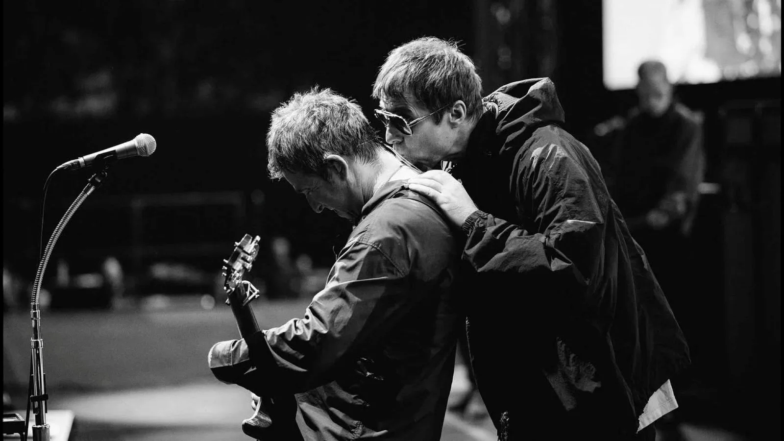 Documentário mostra reencontro de Noel e Liam Gallagher no retorno do Oasis
