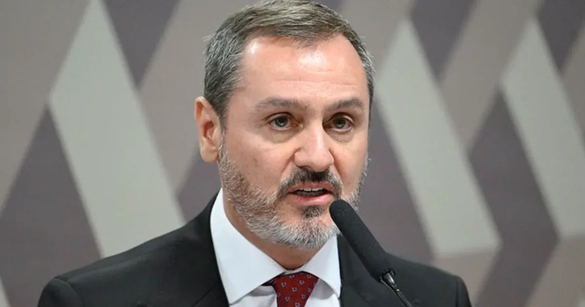 Ministro do STF afasta diretor-geral da Polícia Federal