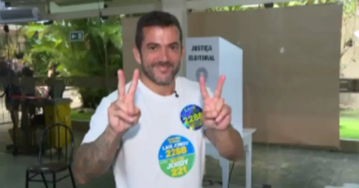 Carlos Jordy vota no Rio e afirma estar confiante no resultado