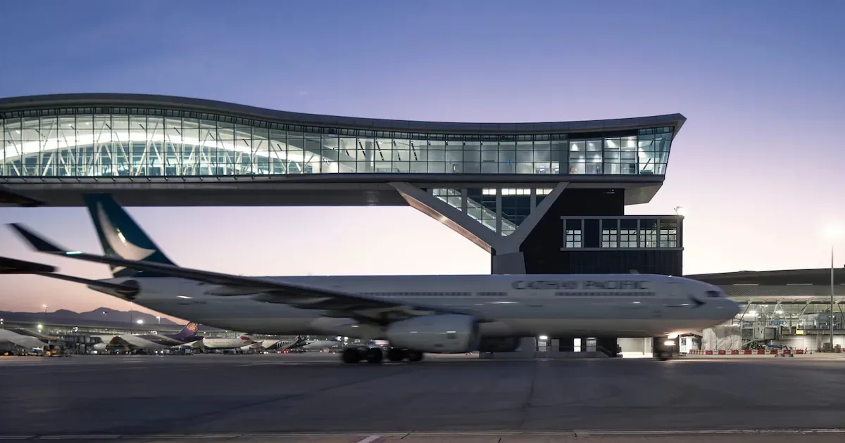 Sky Bridge vira mirante para operações de aviões em Hong Kong