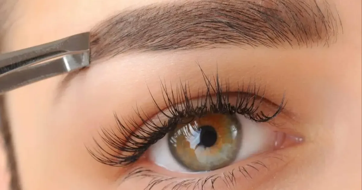 Como cuidar das sobrancelhas em casa sem remover pelos em excesso