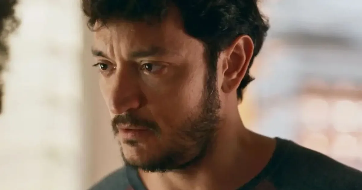 Pedro descobre mentira de Tom sobre o caso de Arthur em Quem Ama Cuida