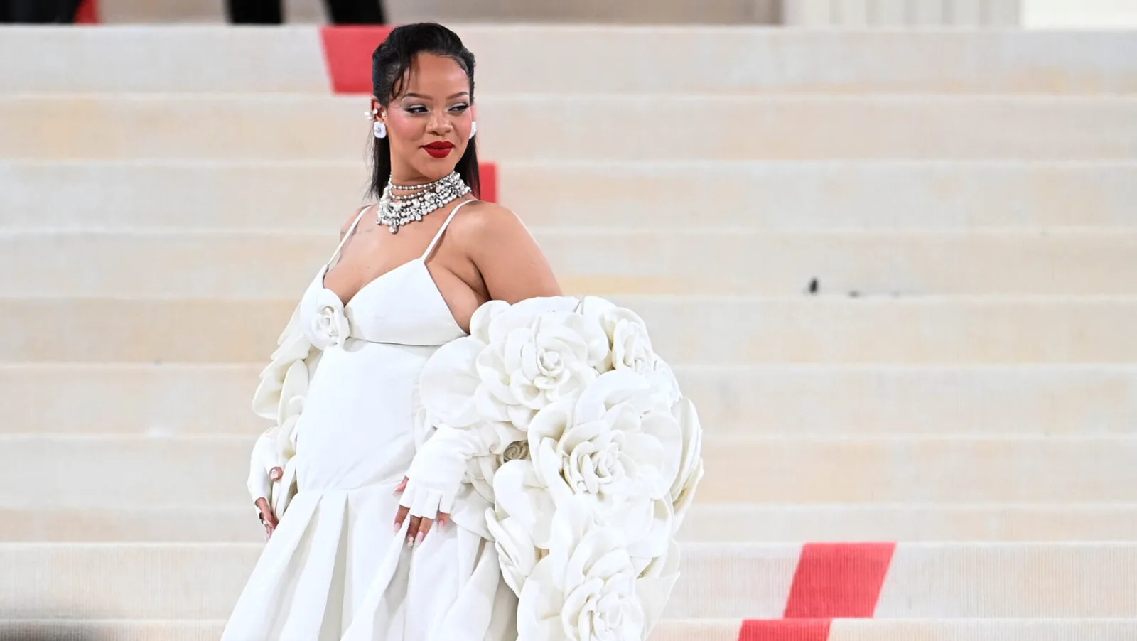 Rihanna compara músicas guardadas a cofres e calcula acervo de 170 faixas