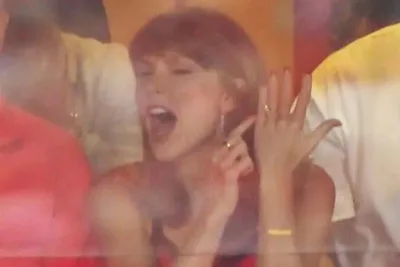 Taylor Swift comemora primeiro touchdown de Kelce na temporada dos Chiefs