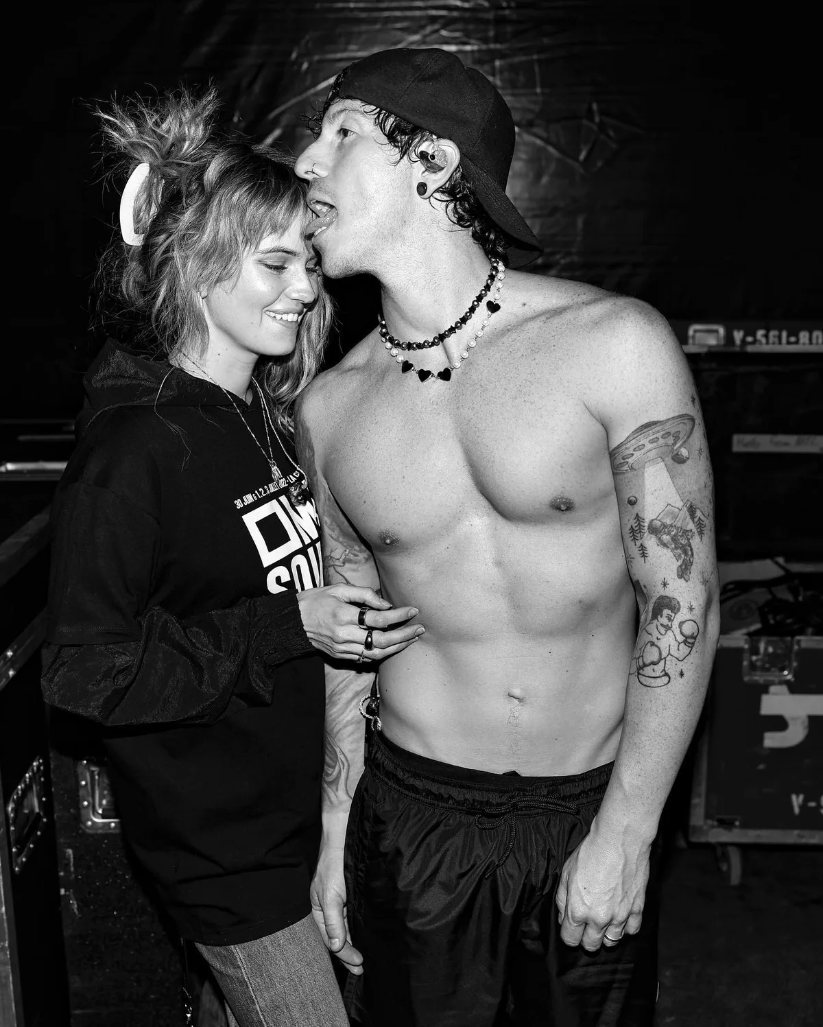 Josh Dun, do Twenty One Pilots, é casado com Debby Ryan e tem um filho