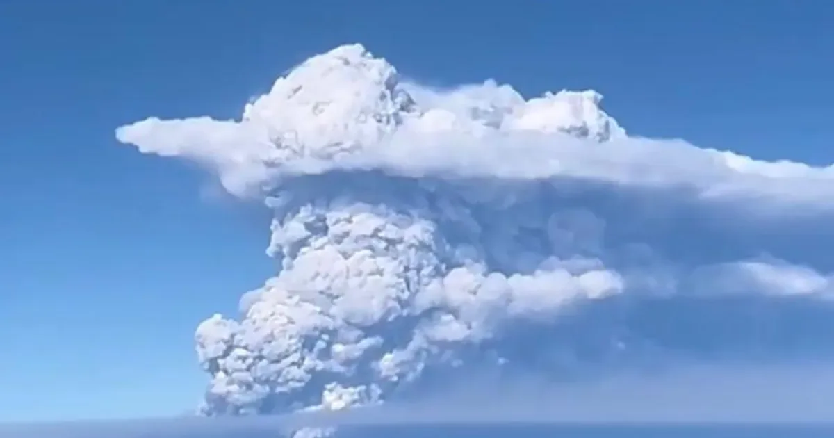 Cinzas do Anak Krakatau interrompem voos no aeroporto de Jacarta