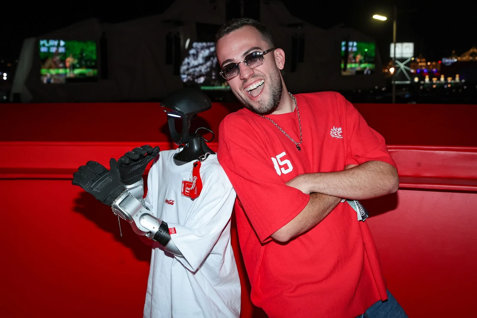 Robô de Lucas Rangel vira personagem e acompanha influenciador no Rock in Rio