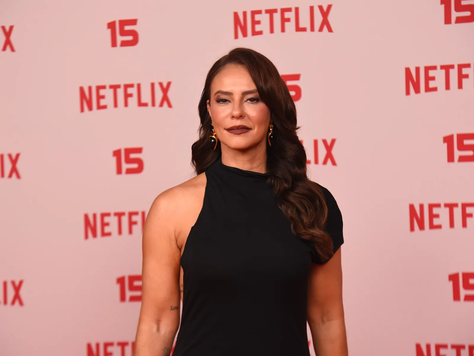 Paolla Oliveira participa de evento da Netflix e confirma volta ao Carnaval