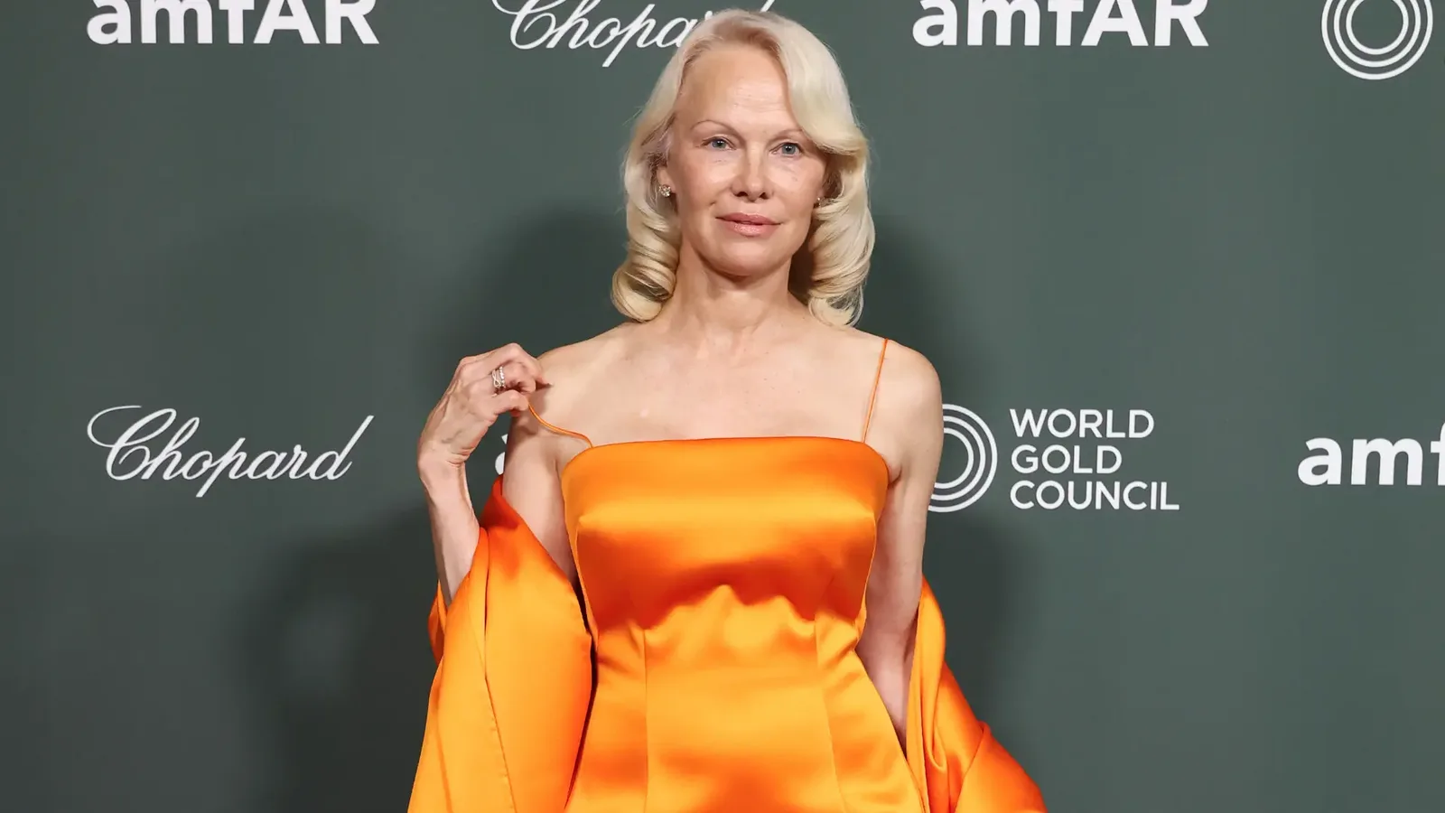 Pamela Anderson relembra diagnóstico de hepatite C e a cura em 2015