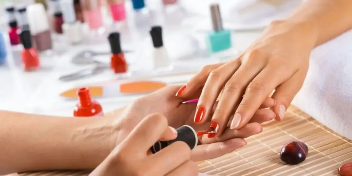 Sete esmaltes para variar a manicure sem complicar as combinações
