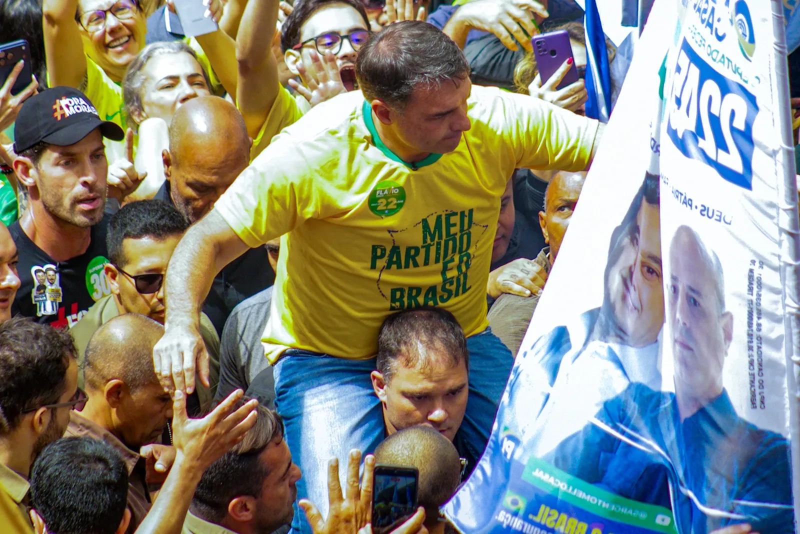 Candidato de Flávio Bolsonaro e Nikolas em MG recebeu R$ 900 mil de banqueiro denunciado por fraude