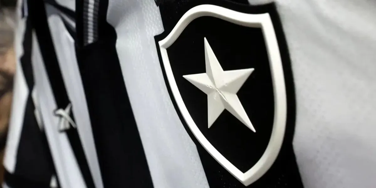 Hakim Ziyech chega ao Botafogo após passagem por Chelsea e Ajax